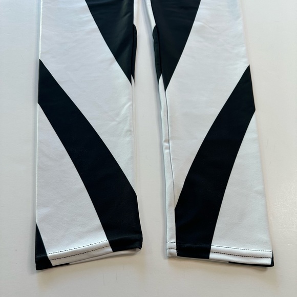 Fiercepulse Charcoal Black & White Heart Shaped Leggings Women’s Size Small - Picture 8 of 13